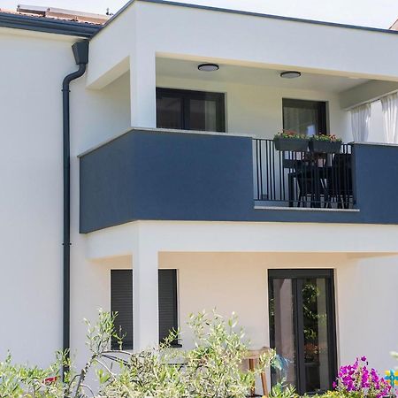 Apartment Aura Poreč Exteriör bild