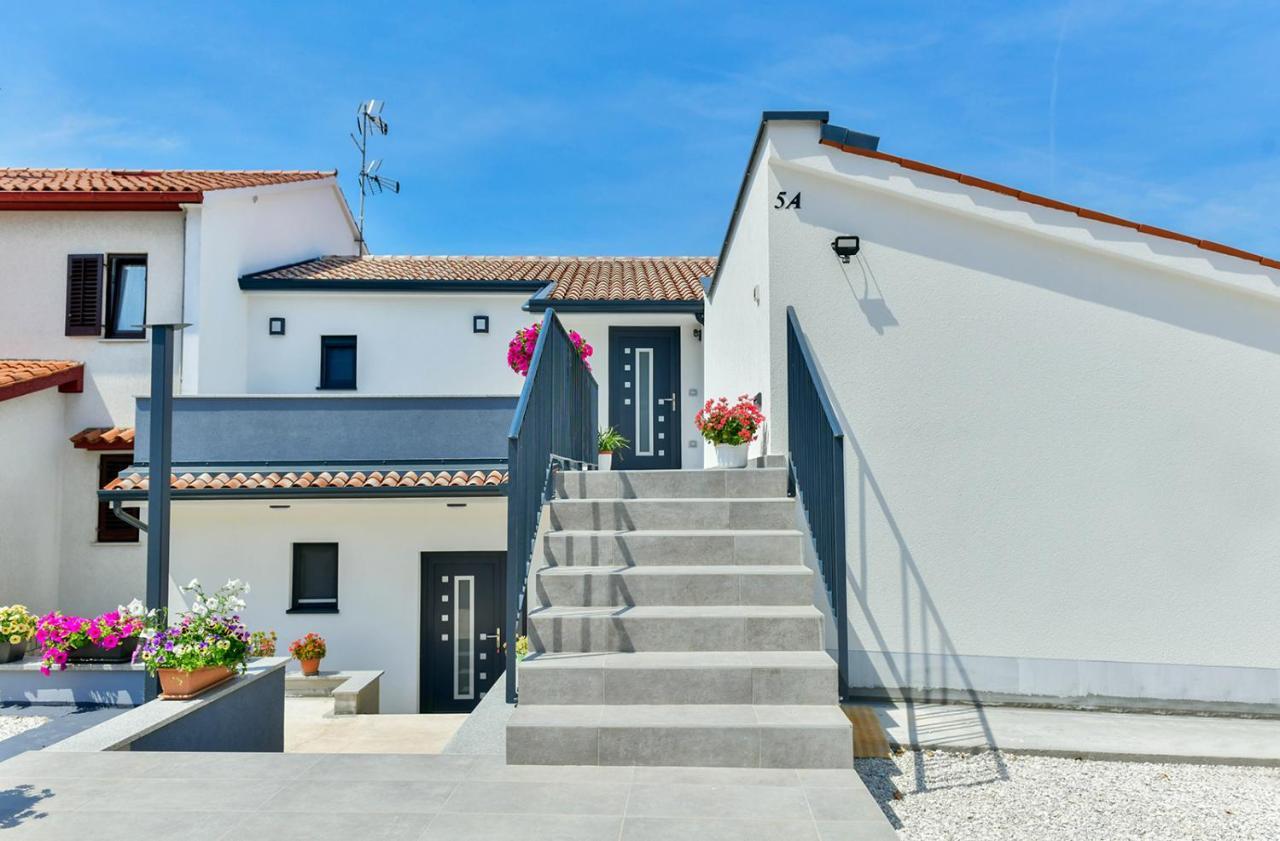 Apartment Aura Poreč Exteriör bild